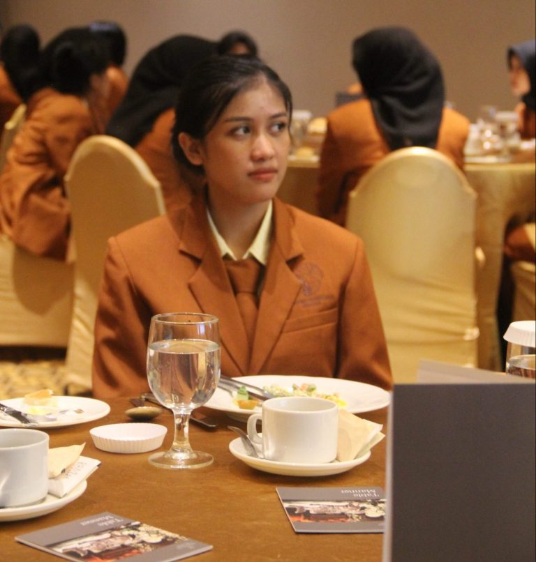 FieldTrip dan Table Manner FPB Pariwisata Universitas Pertiwi