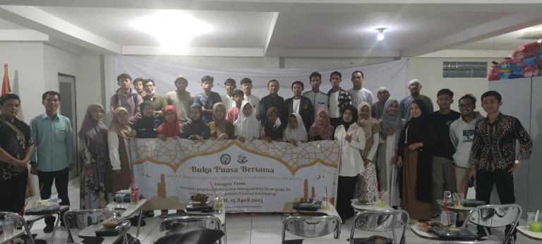 Buka Bersama Mahasiswa Universitas Pertiwi di lingkungan Kampus Cabang C2
