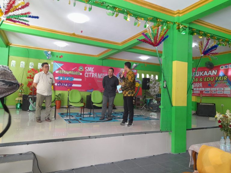 Kolaborasi SMK Citra Negara: Peran Teknologi Informasi  dalam Dunia Kerja