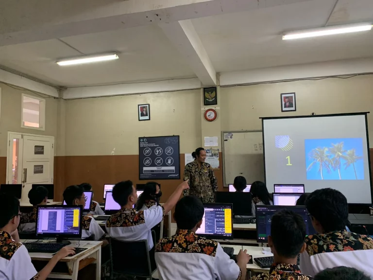 Seminar: Komunikasi Visual Dasar dan Presentasi di SMK Global Persada Mandiri